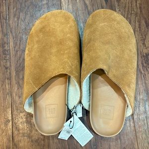 NWT Gap leather shearling clogs size 8